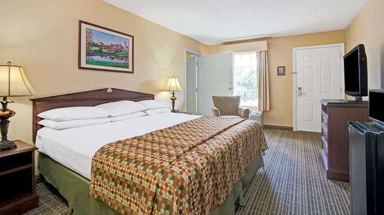 Baymont Inn & Suites Smithfield Room