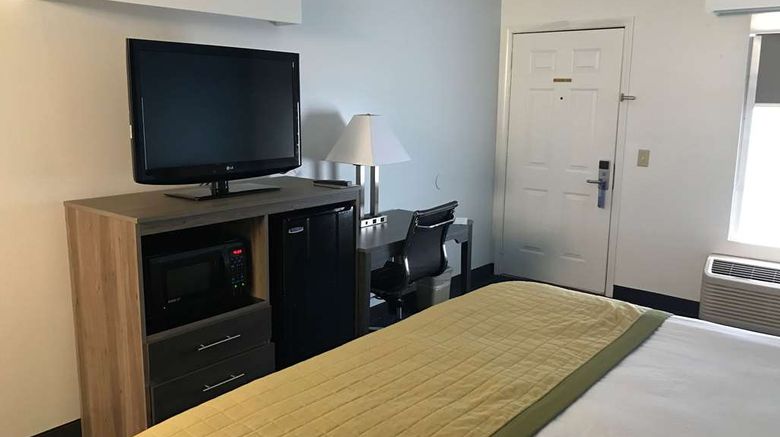 <b>Baymont Inn & Suites Anderson Clemson Room</b>. Images powered by <a href="https://iceportal.shijigroup.com/" title="IcePortal" target="_blank">IcePortal</a>.