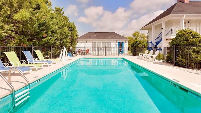 <b>Baymont Inn & Suites Cleveland Pool</b>. Images powered by <a href="https://iceportal.shijigroup.com/" title="IcePortal" target="_blank">IcePortal</a>.