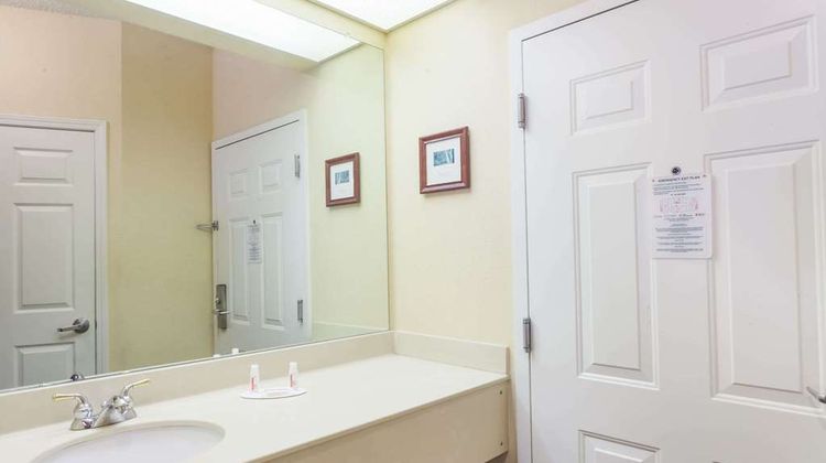 Baymont Inn & Suites Columbia/Maury Room