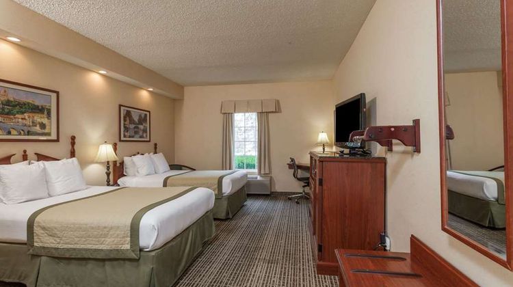 Baymont Inn & Suites Columbia/Maury Room