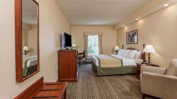 Baymont Inn & Suites Columbia/Maury Suite