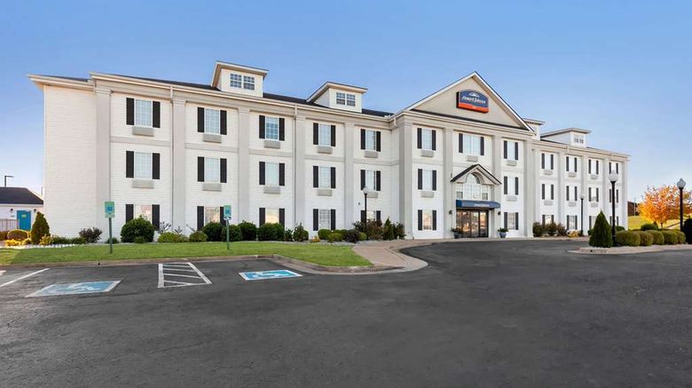 <b>Howard Johnson Inn Jackson Exterior</b>. Images powered by <a href="https://iceportal.shijigroup.com/" title="IcePortal" target="_blank">IcePortal</a>.