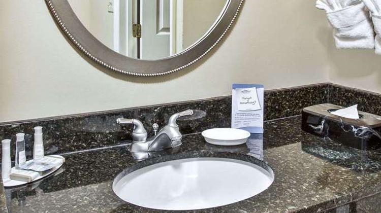 Baymont Inn & Suites Cedar Bluff Room