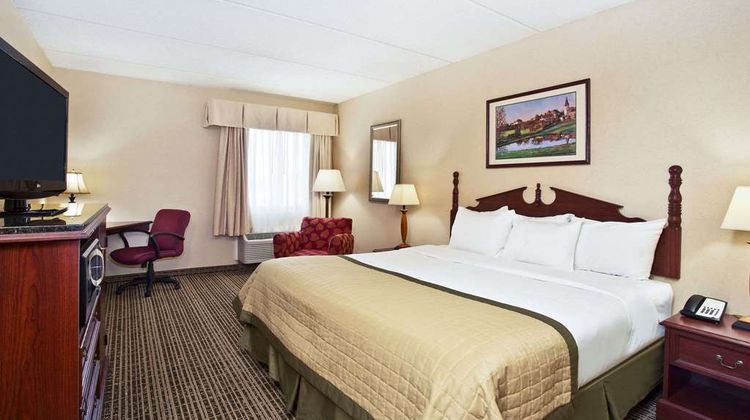 Baymont Inn & Suites Cedar Bluff Room