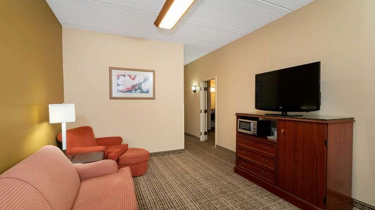 Baymont Inn & Suites Cedar Bluff Suite