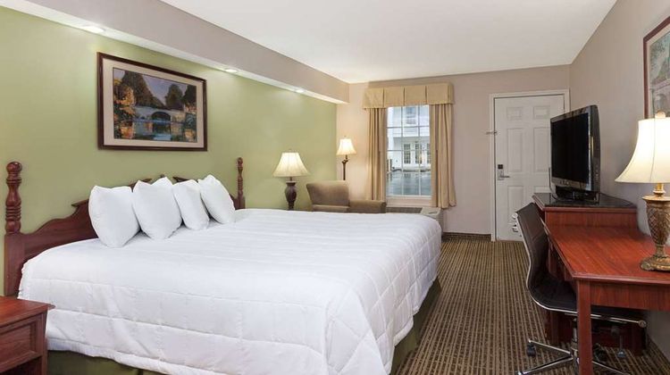 Baymont Inn & Suites, Tullahoma Room