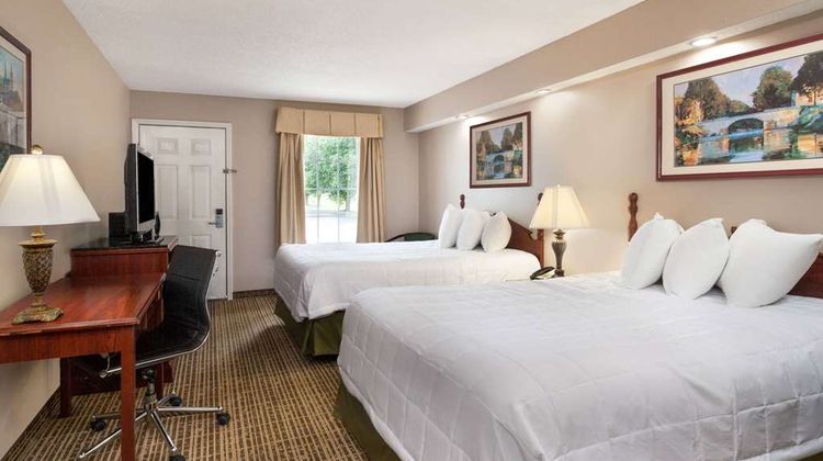 Baymont Inn & Suites, Tullahoma Room