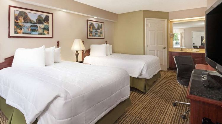 Baymont Inn & Suites, Tullahoma Room