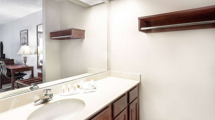Baymont Inn & Suites, Tullahoma Room