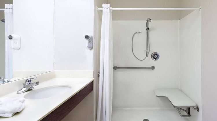 Baymont Inn & Suites, Tullahoma Room