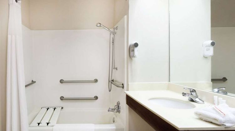 Baymont Inn & Suites, Tullahoma Room