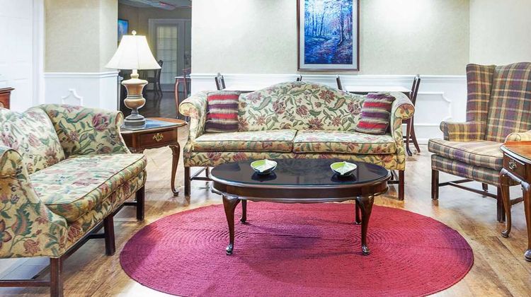 Baymont Inn & Suites, Tullahoma Lobby