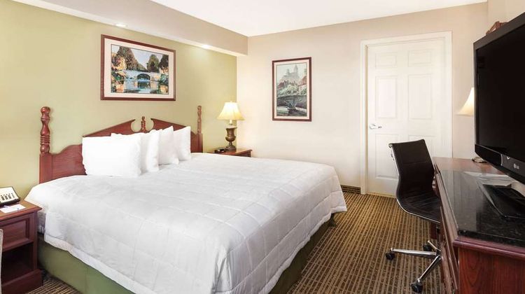 Baymont Inn & Suites, Tullahoma Room