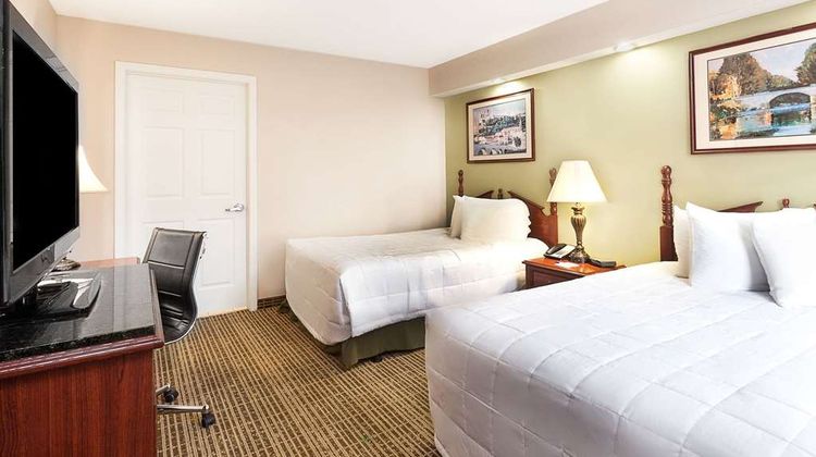 Baymont Inn & Suites, Tullahoma Room