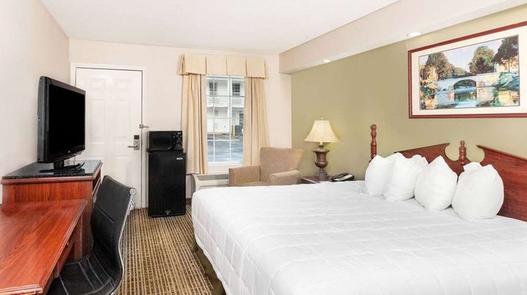 Baymont Inn & Suites, Tullahoma Room
