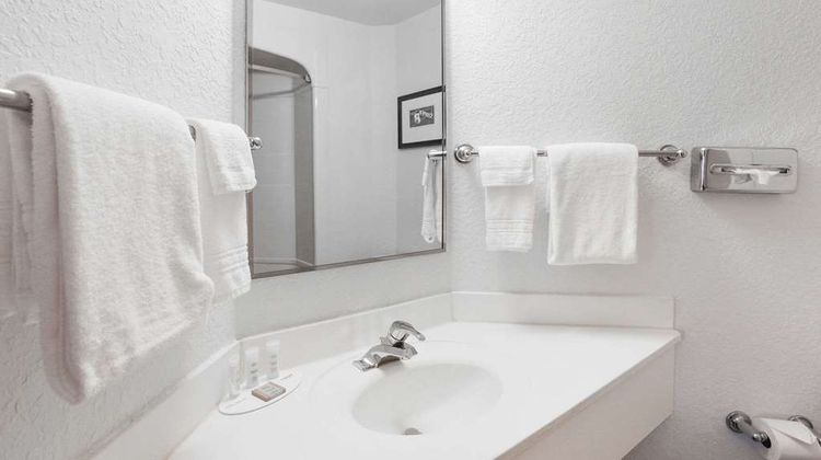 Super 8 Sault Ste. Marie Room
