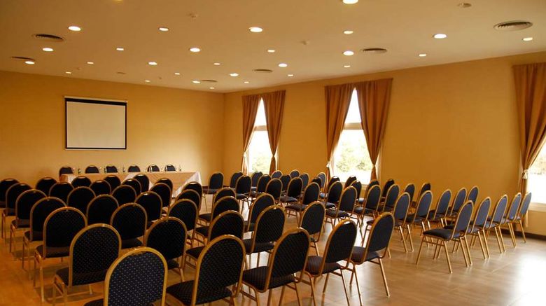 <b>Howard Johnson Trenque Lauquen Meeting</b>. Images powered by <a href="https://iceportal.shijigroup.com/" title="IcePortal" target="_blank">IcePortal</a>.