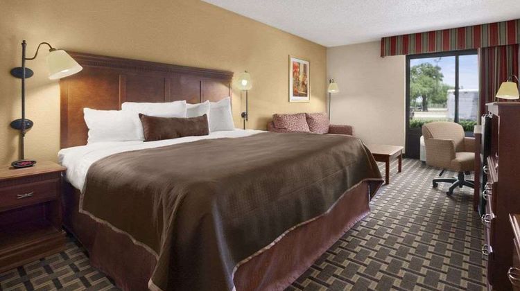 Baymont Inn & Suites, Lewisville Suite