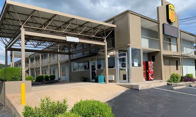 Super 8 Jackson Exterior