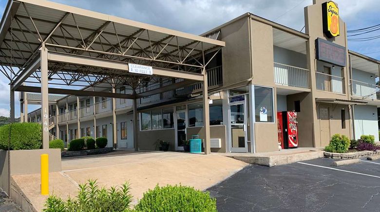 <b>Super 8 Jackson Exterior</b>. Images powered by <a href="https://iceportal.shijigroup.com/" title="IcePortal" target="_blank">IcePortal</a>.