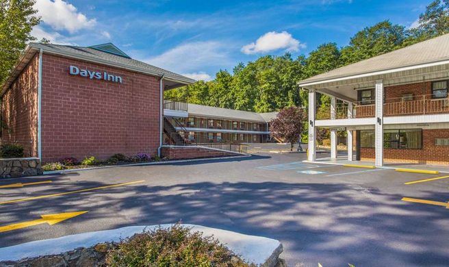 Days Inn Elmsford Exterior