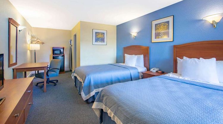 Days Inn Elmsford Room