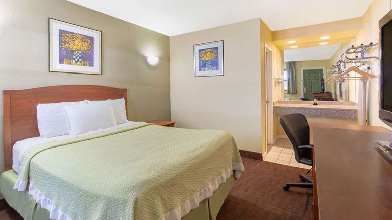 <b>Days Inn Elmsford Room</b>. Images powered by <a href="https://iceportal.shijigroup.com/" title="IcePortal" target="_blank">IcePortal</a>.