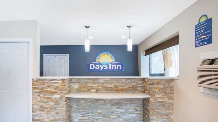 Days Inn Elmsford Lobby