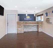 Days Inn Elmsford Lobby