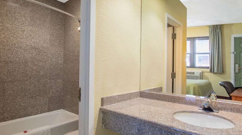 <b>Days Inn Elmsford Room</b>. Images powered by <a href="https://iceportal.shijigroup.com/" title="IcePortal" target="_blank">IcePortal</a>.