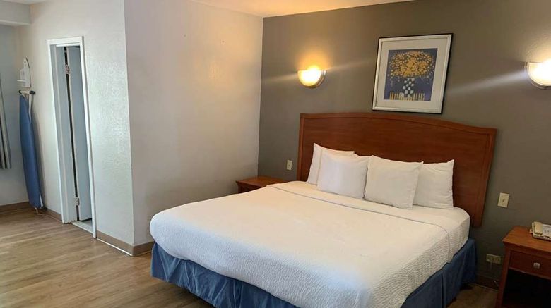 <b>Days Inn Elmsford Room</b>. Images powered by <a href="https://iceportal.shijigroup.com/" title="IcePortal" target="_blank">IcePortal</a>.