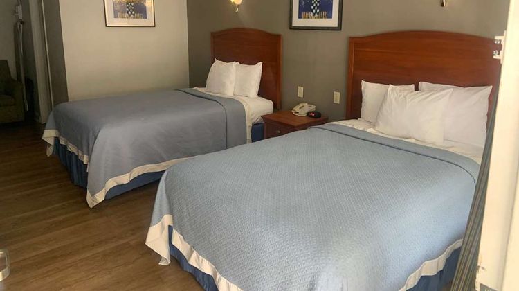 Days Inn Elmsford Room