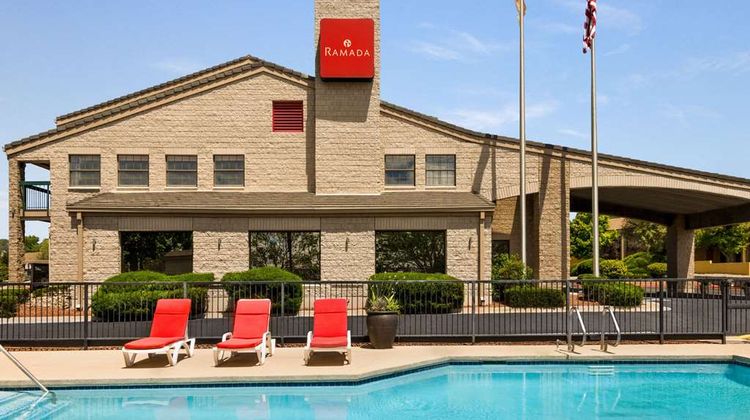 Ramada Albuquerque Airport Exterior