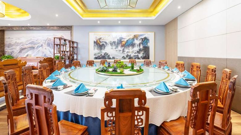 <b>Ramada Linyi North Restaurant</b>. Images powered by <a href="https://iceportal.shijigroup.com/" title="IcePortal" target="_blank">IcePortal</a>.