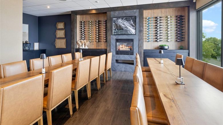 <b>Ramada Jordan/Beacon Harbourside Resort Restaurant</b>. Images powered by <a href="https://iceportal.shijigroup.com/" title="IcePortal" target="_blank">IcePortal</a>.