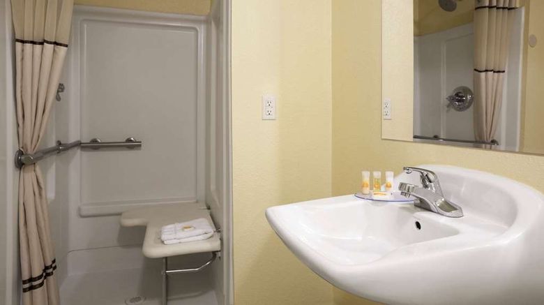 <b>Days Inn Denver Downtown Room</b>. Images powered by <a href="https://iceportal.shijigroup.com/" title="IcePortal" target="_blank">IcePortal</a>.