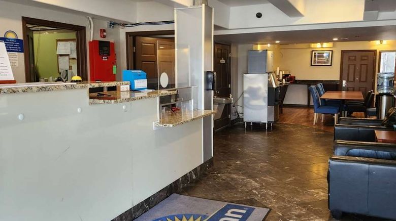 <b>Days Inn Denver Downtown Lobby</b>. Images powered by <a href="https://iceportal.shijigroup.com/" title="IcePortal" target="_blank">IcePortal</a>.