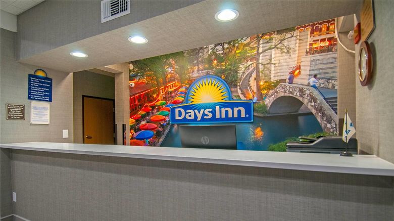 <b>Days Inn & Suites San Antonio North Lobby</b>. Images powered by <a href="https://iceportal.shijigroup.com/" title="IcePortal" target="_blank">IcePortal</a>.
