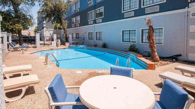 Days Inn & Suites San Antonio North Pool