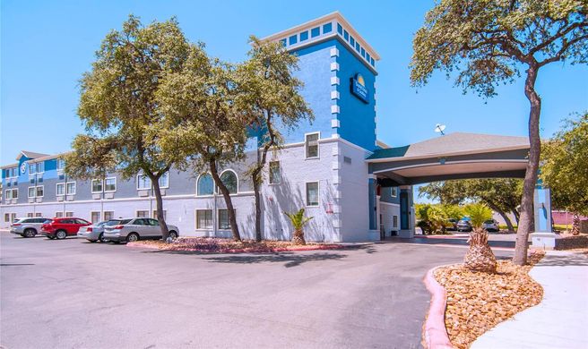 Days Inn & Suites San Antonio North Exterior