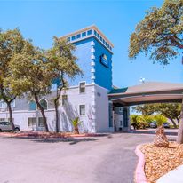 Days Inn & Suites San Antonio North