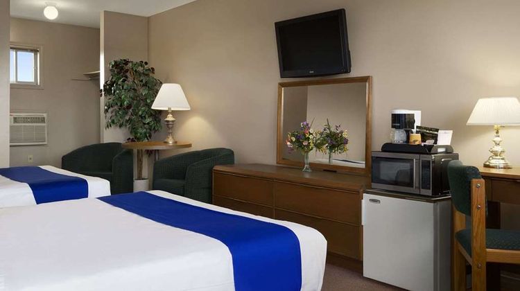Knights Inn Lindsay Room