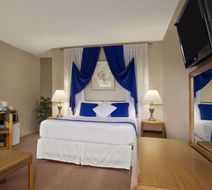 Knights Inn Lindsay Room