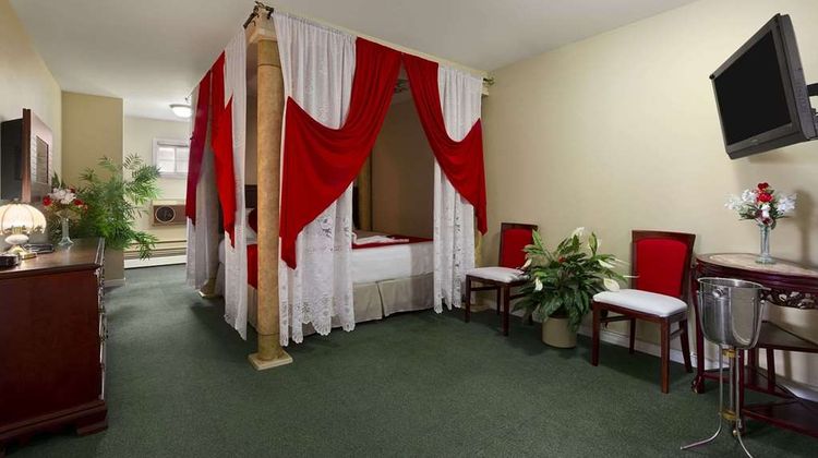 Knights Inn Lindsay Suite