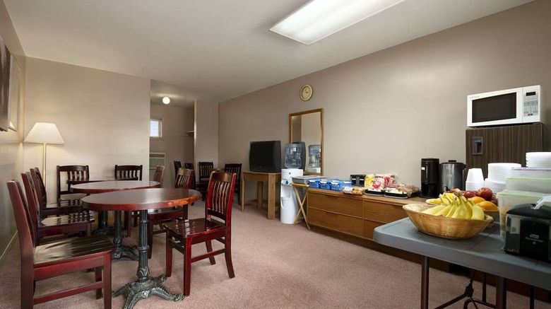<b>Knights Inn Lindsay Restaurant</b>. Images powered by <a href="https://iceportal.shijigroup.com/" title="IcePortal" target="_blank">IcePortal</a>.