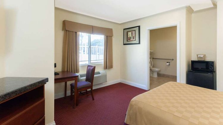 Travelodge Brea CA Room