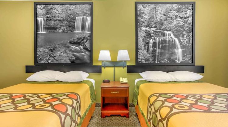 Super 8 Galva Room