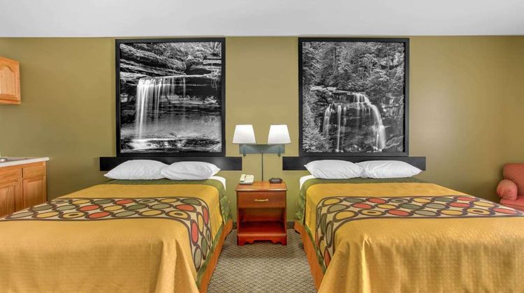 Super 8 Galva Room