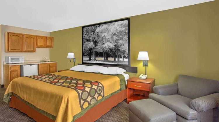 Super 8 Galva Room